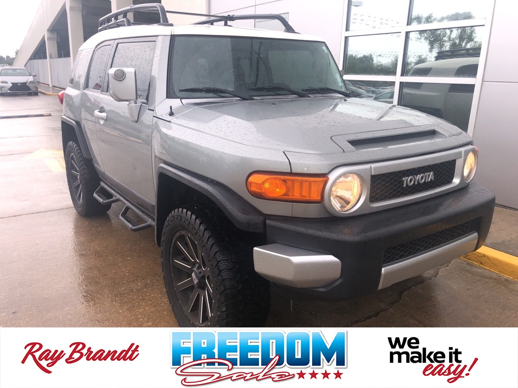 Pre Owned 2011 Toyota Fj Cruiser Base Rwd 4d Sport Utility